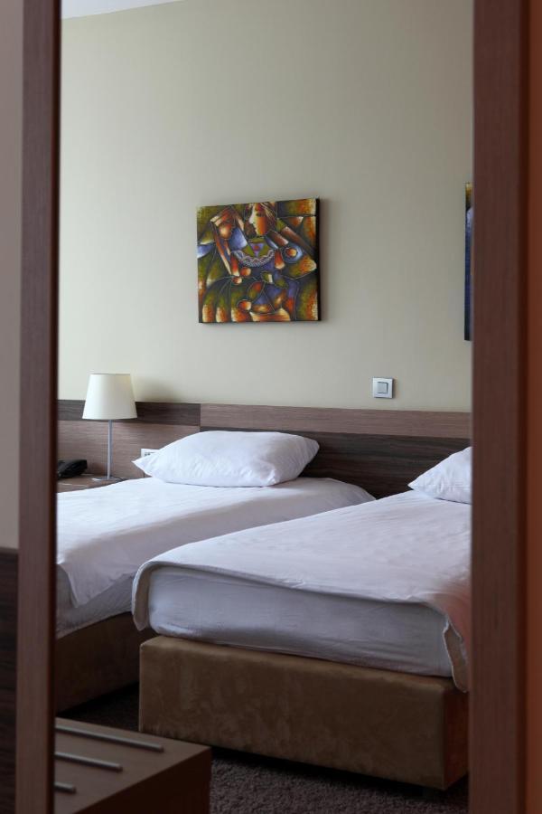 Hotel Kras Постойна Экстерьер фото
