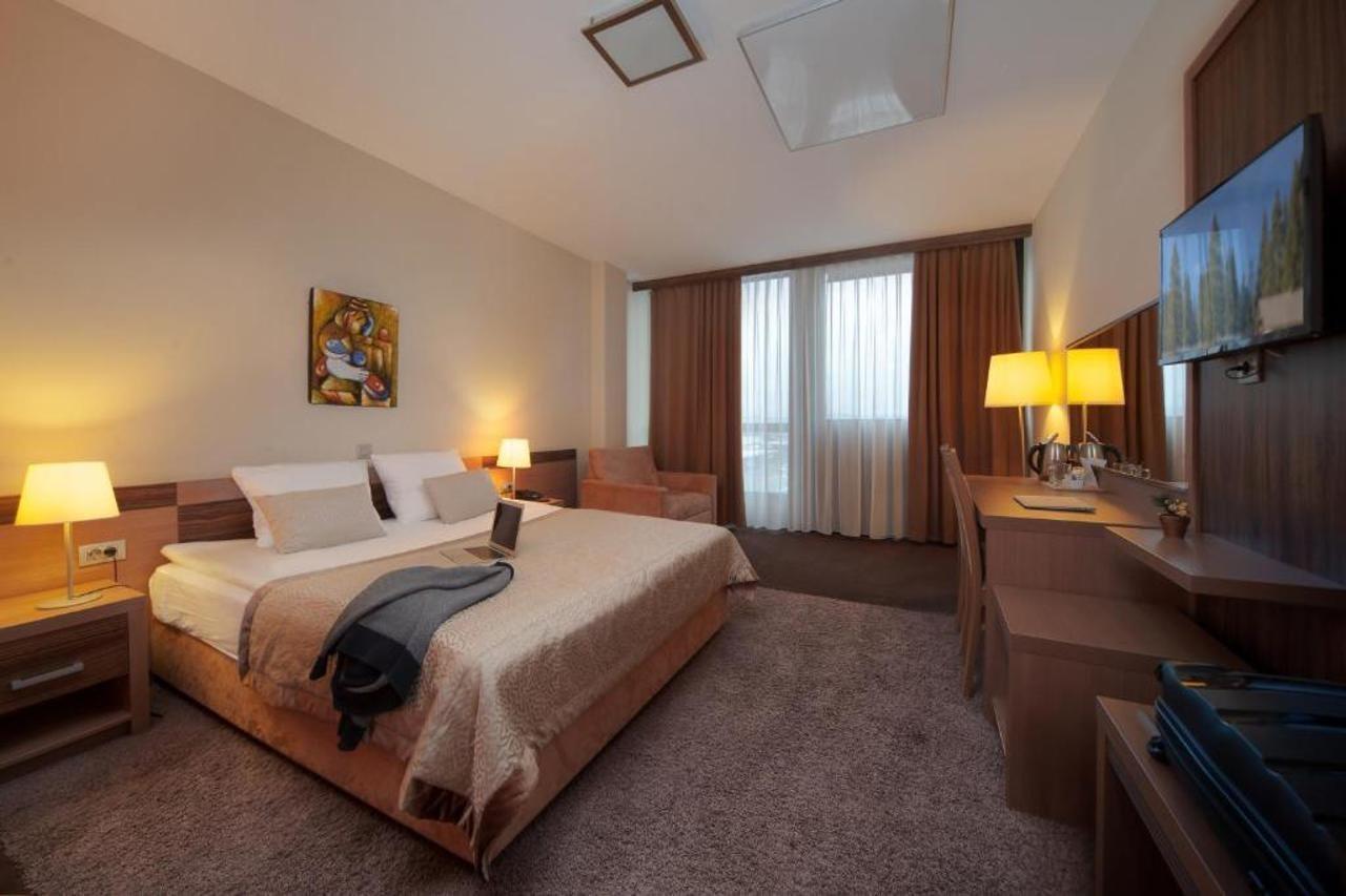 Hotel Kras Постойна Экстерьер фото