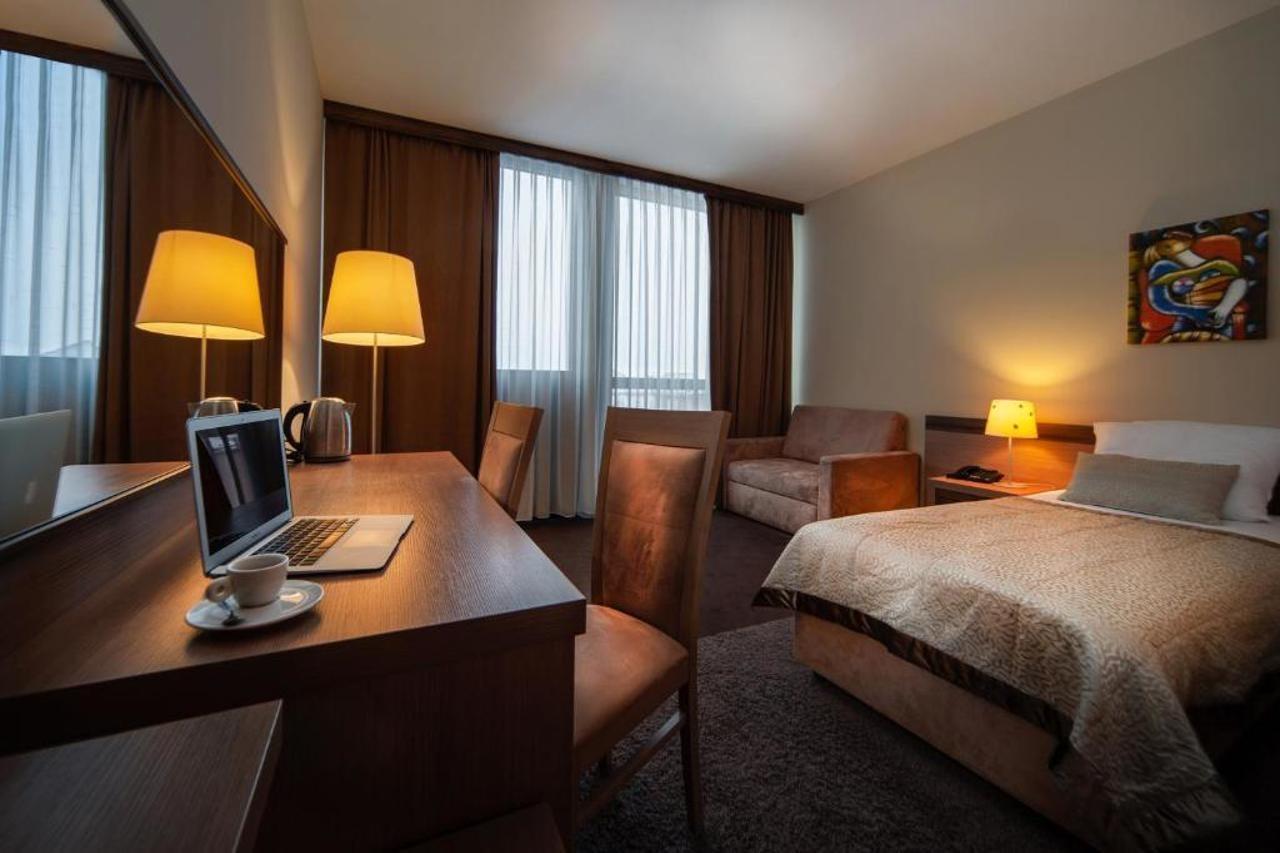 Hotel Kras Постойна Экстерьер фото