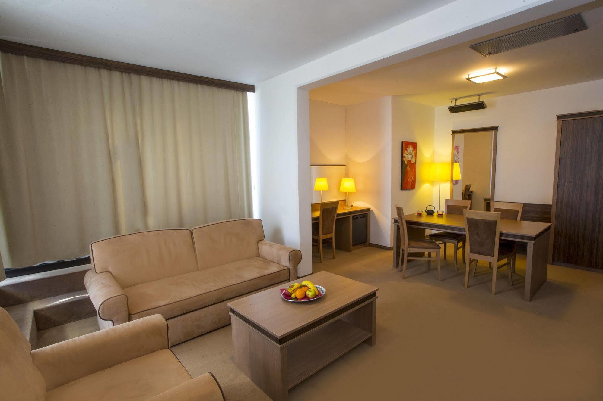 Hotel Kras Постойна Экстерьер фото