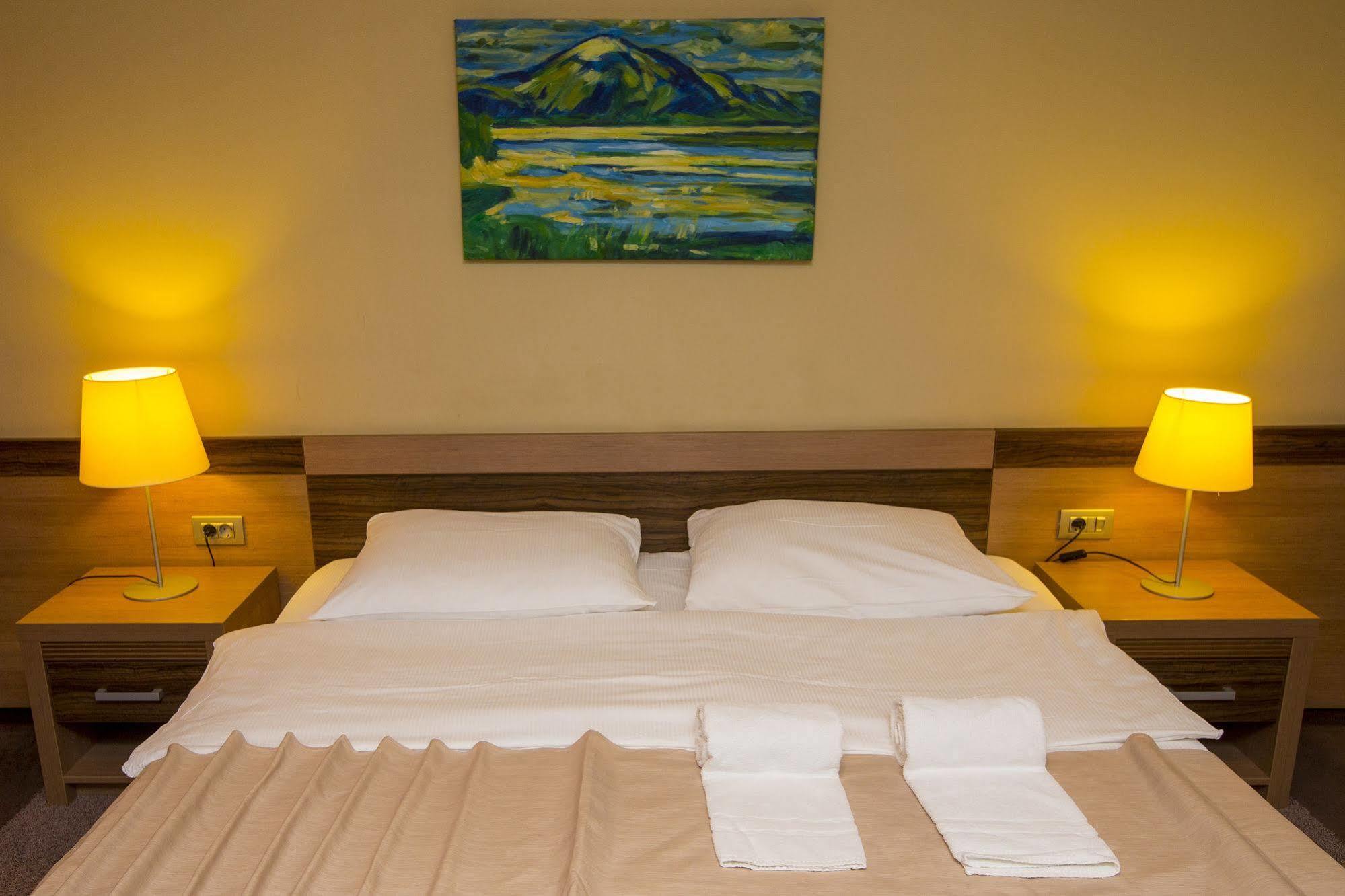 Hotel Kras Постойна Экстерьер фото
