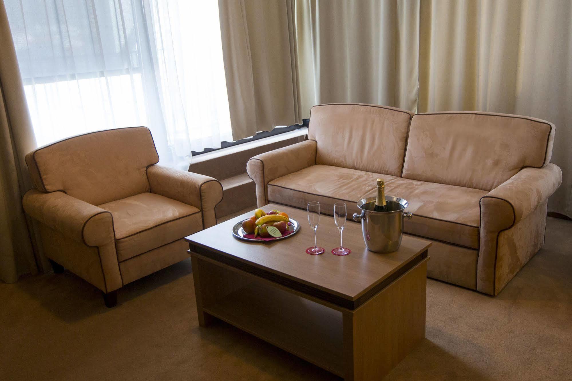 Hotel Kras Постойна Экстерьер фото