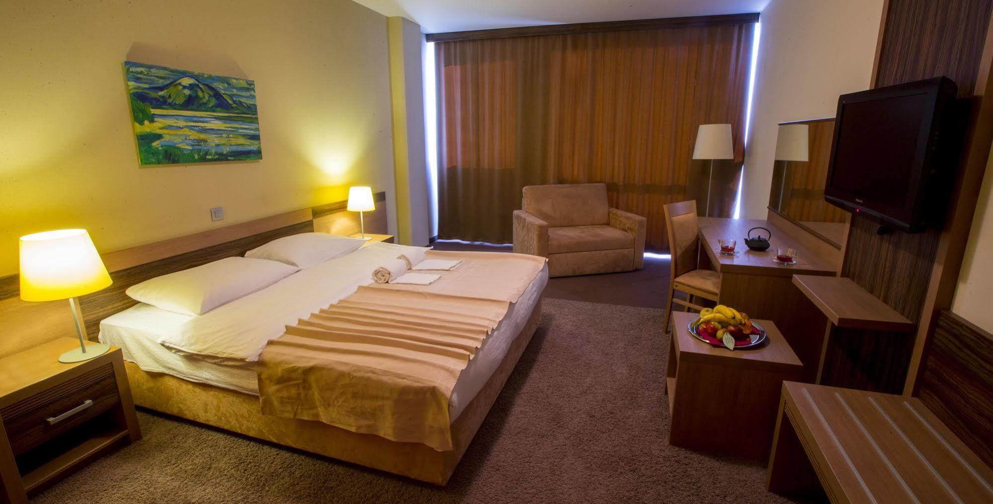 Hotel Kras Постойна Экстерьер фото