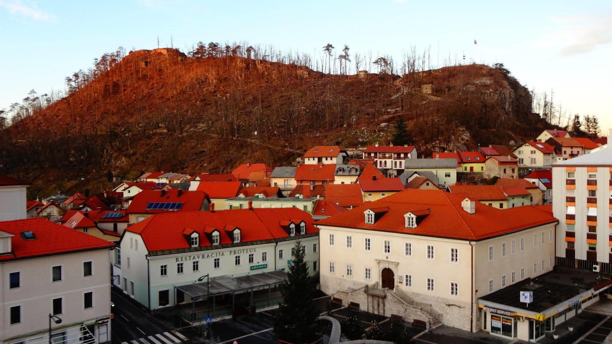 Hotel Kras Постойна Экстерьер фото