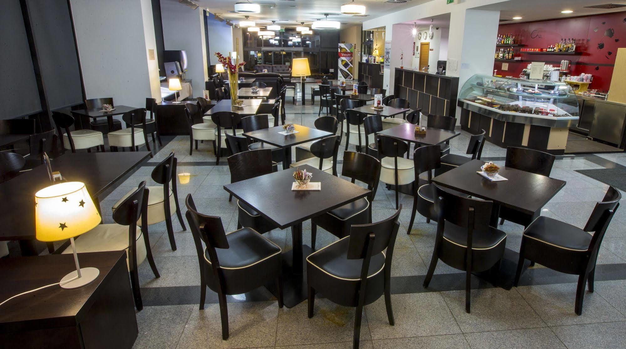 Hotel Kras Постойна Экстерьер фото