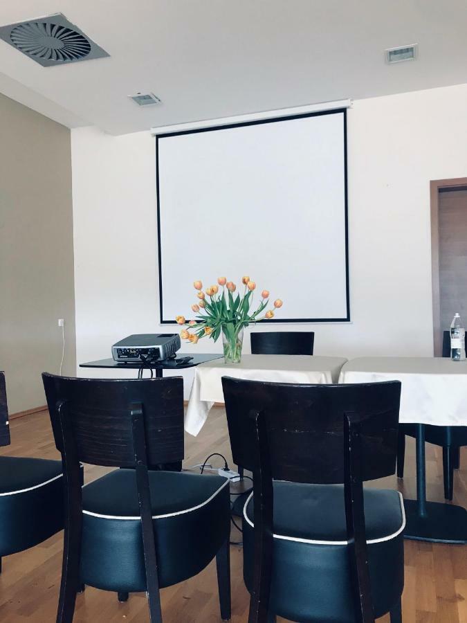 Hotel Kras Постойна Экстерьер фото