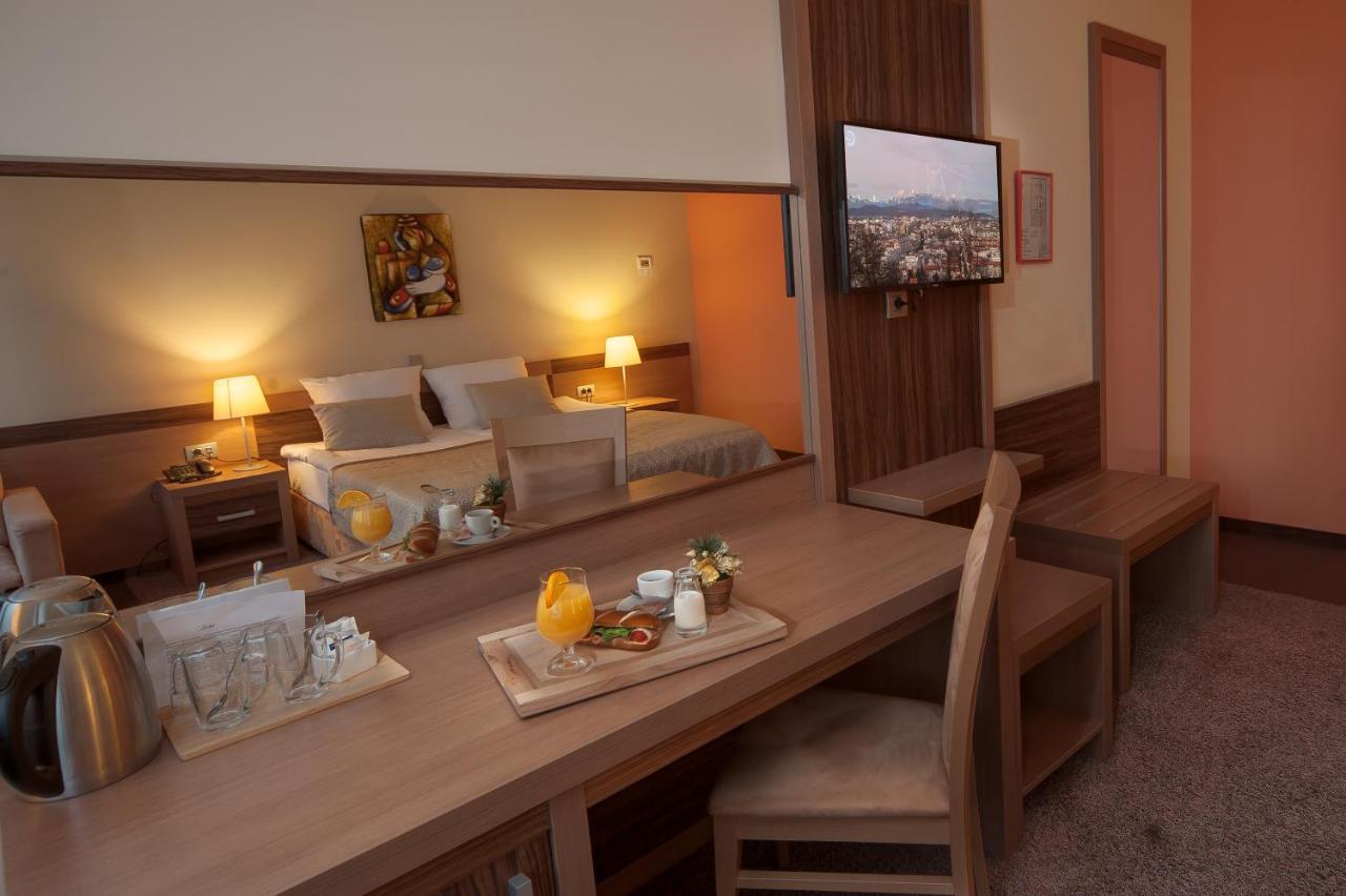 Hotel Kras Постойна Экстерьер фото