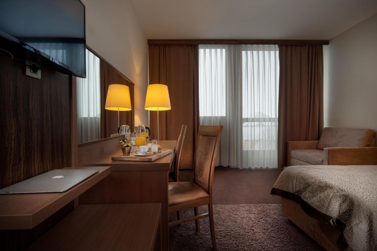 Hotel Kras Постойна Экстерьер фото