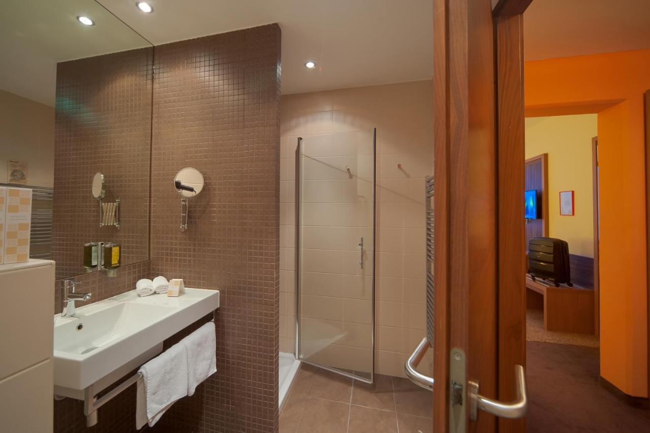 Hotel Kras Постойна Экстерьер фото