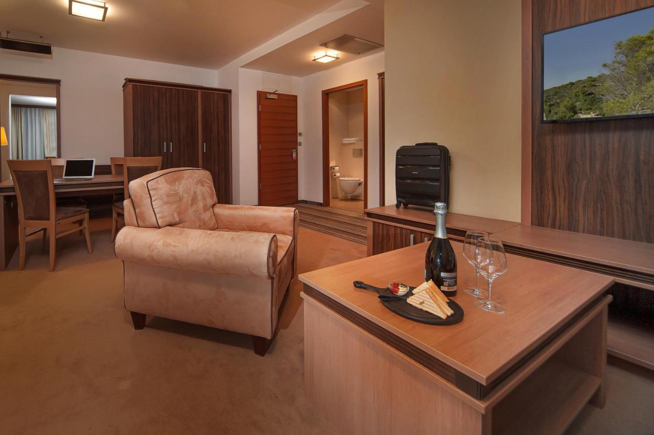 Hotel Kras Постойна Экстерьер фото