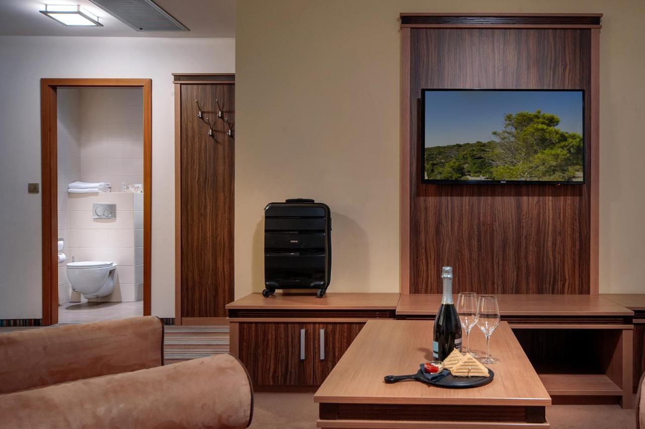 Hotel Kras Постойна Экстерьер фото